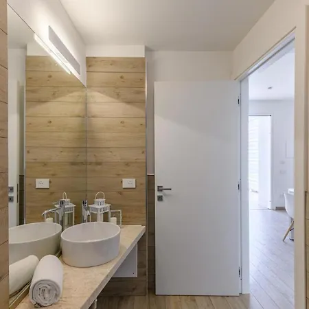 Stunning Capo Falcone Charming No9730